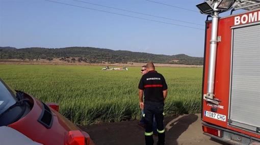 Fallece un piloto al chocar su avioneta con una cigüeña en Barbate