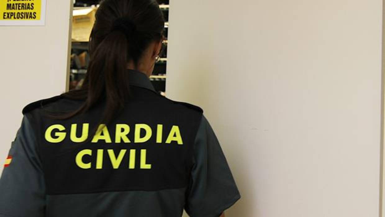 La Guardia Civil ha denunciado a la fábrica clandestina situada en un polígono de la Sierra de Sevilla