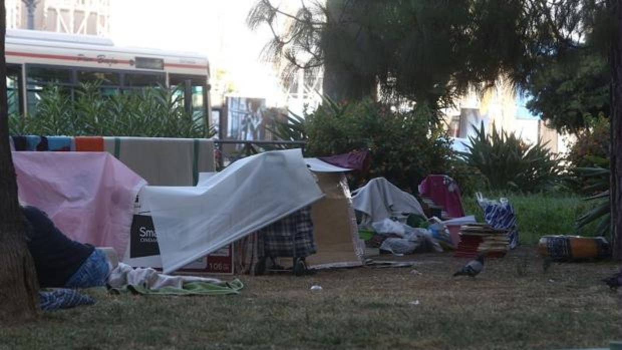 Acampada de un grupo de indigentes en Canalejas.