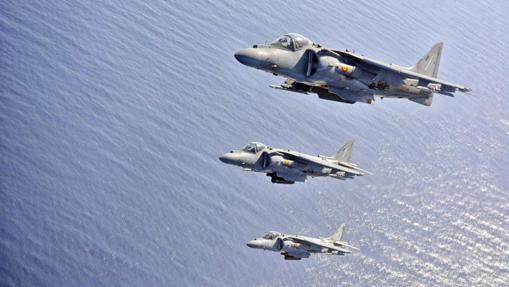 Aviones 'Harrier' de la 9ª Escuadrilla sobrevolando el Mar de Alborán.