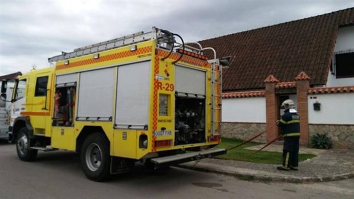 Sofocado un incendio originado en la cocina de una vivienda de Castellar