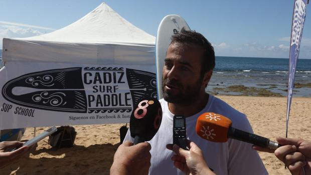 La lucha por la práctica de paddle surf cobra fuerza en las playas