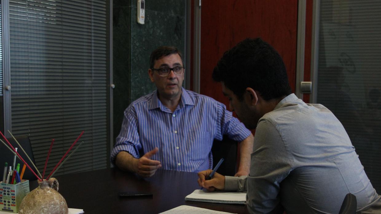 El presidente de Csif, Enrique Estévez, durante la entrevista