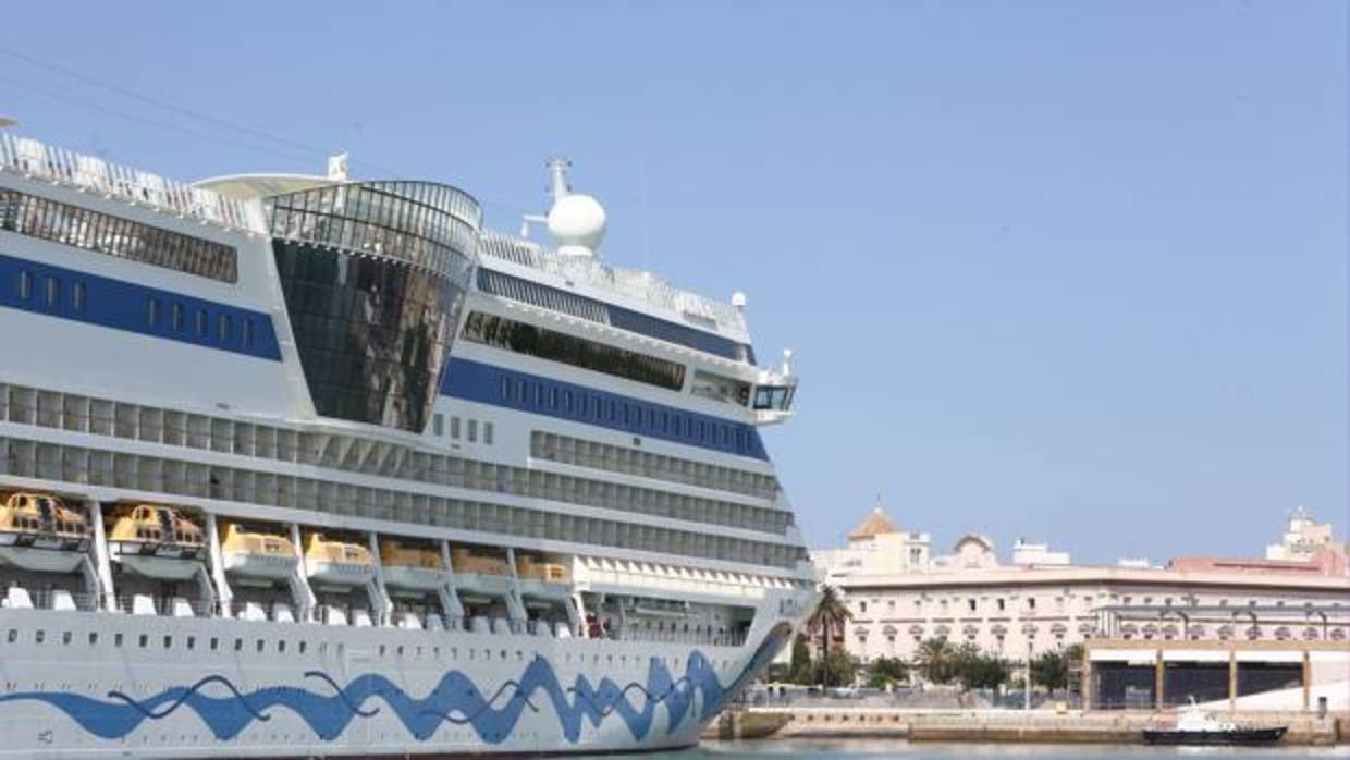 El puerto de Cádiz amplía su oferta a los cruceros fluviales en Hamburgo