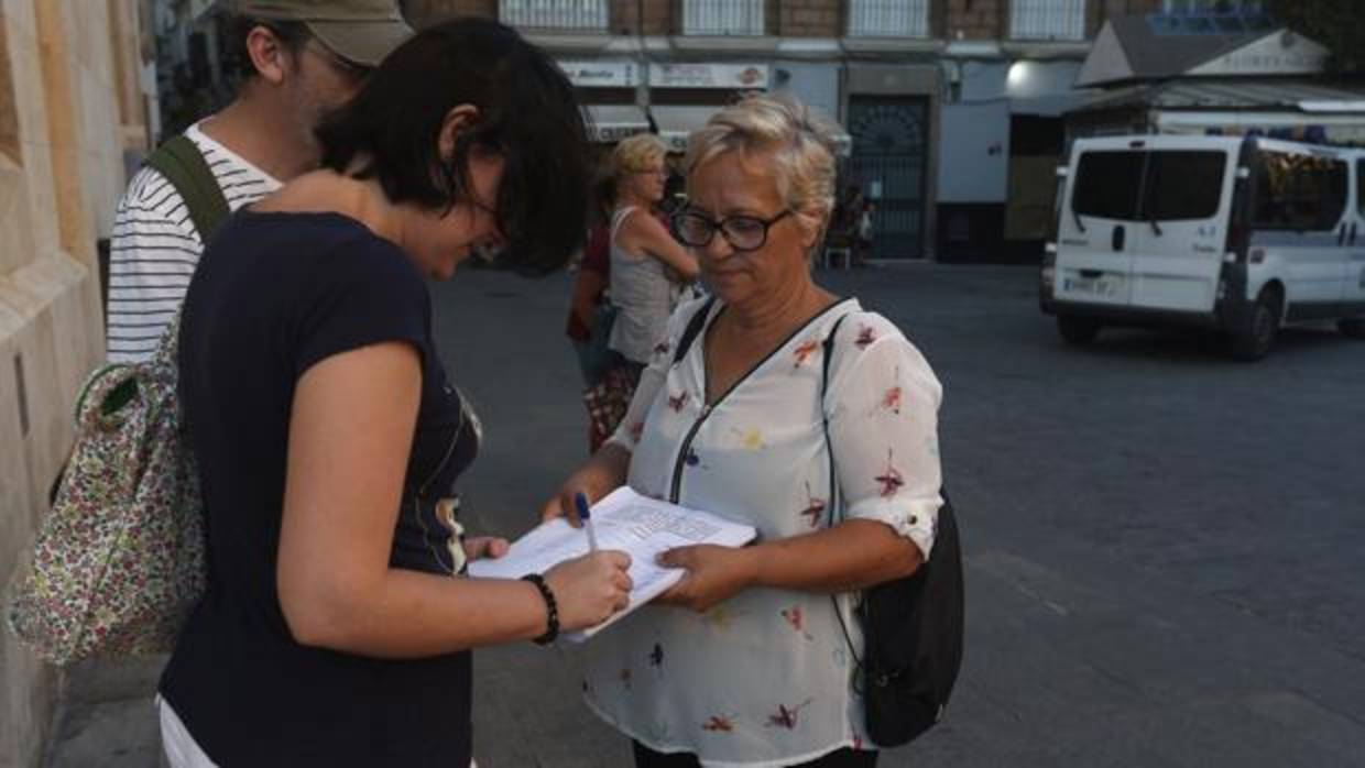 Las trabajadoras de los módulos llevan recogidas más de 2.000 firmas de apoyo.