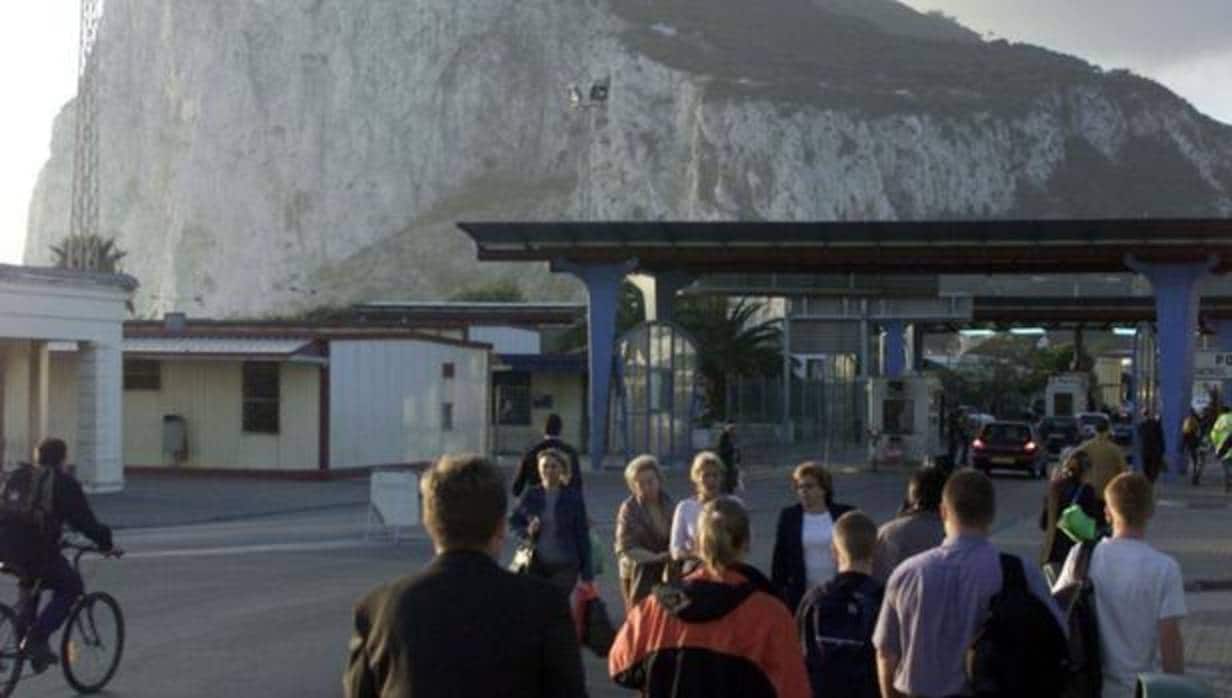 Detenidos al intentar sacar de manera ilegal 1.650 cajetillas de tabaco de Gibraltar