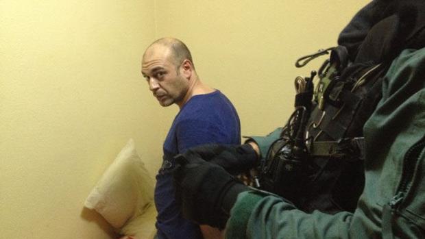 Al Ojos:«¡Encima te ríes, asesino!»