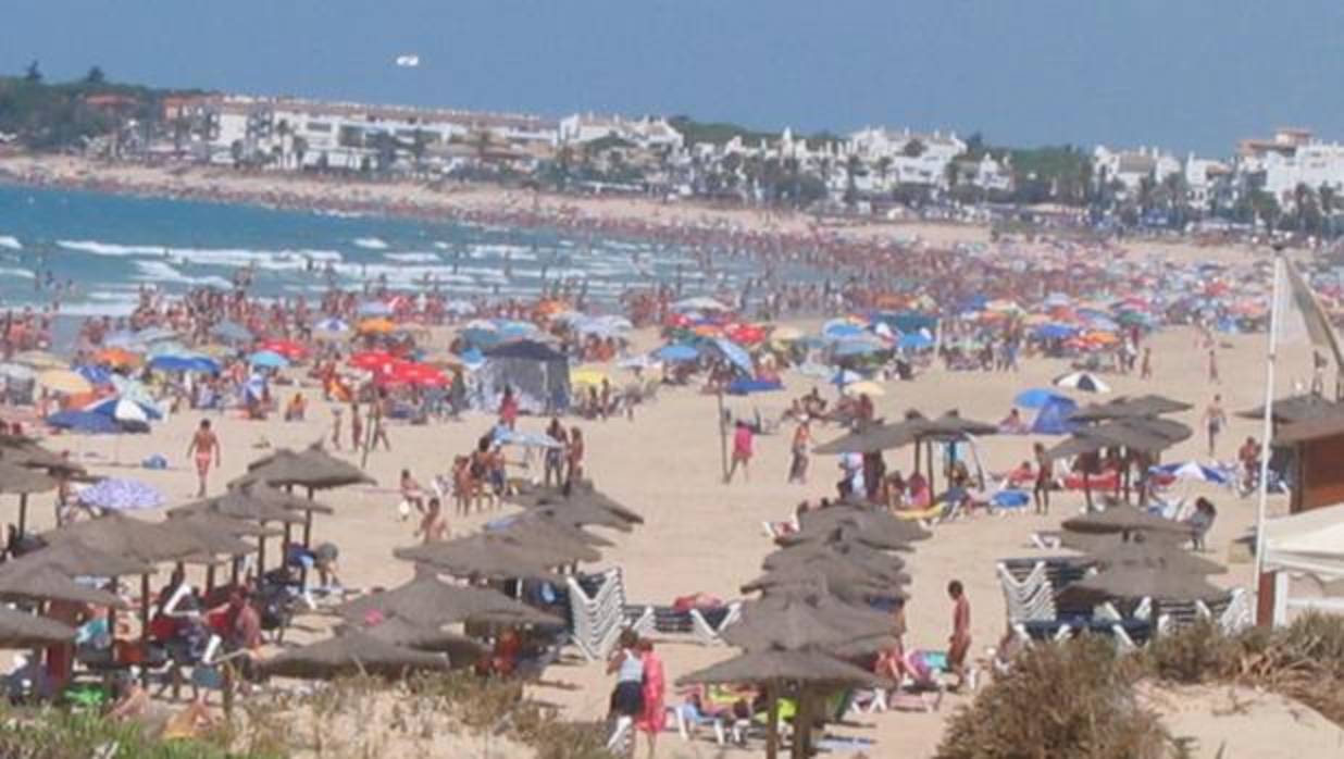 Más de 4.400 atenciones en las playas de Chiclana