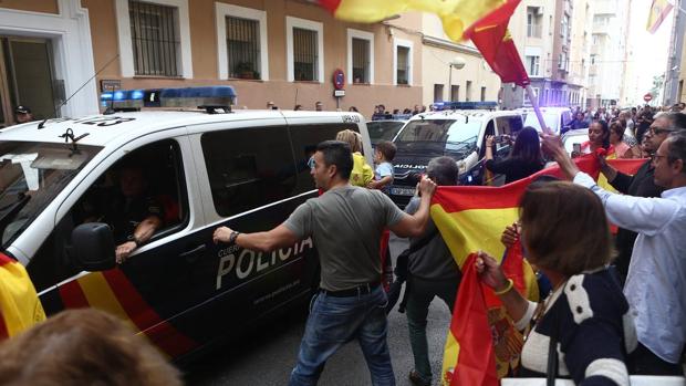 La Policía de Cádiz, despedida a lo grande en su partida hacia Cataluña