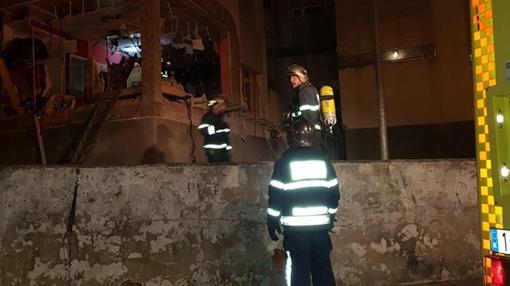 Herida una mujer y desalojados dos edificios tras explotar una bombona de gas en un piso de Jerez