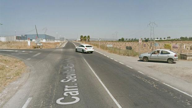 Cuatro heridos tras chocar un coche y un todoterreno en la carretera que une Alcalá del Río y La Algaba