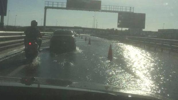 Nueva rotura de la tubería que pasa por Tres Caminos