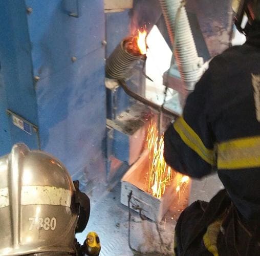 El fuego ha sido localizado en una máquina de chorreo de polvo metálico