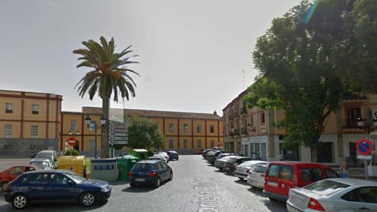 El joven denunciado estaba cantando a las cinco de la mañana en medio de una plaza de Utrera