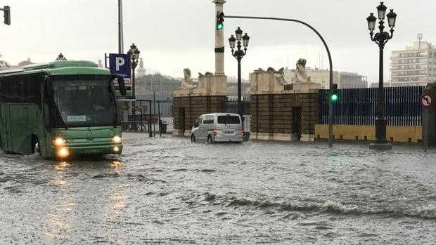El segundo día de lluvia del otoño sumerge en el caos a media provincia de Cádiz