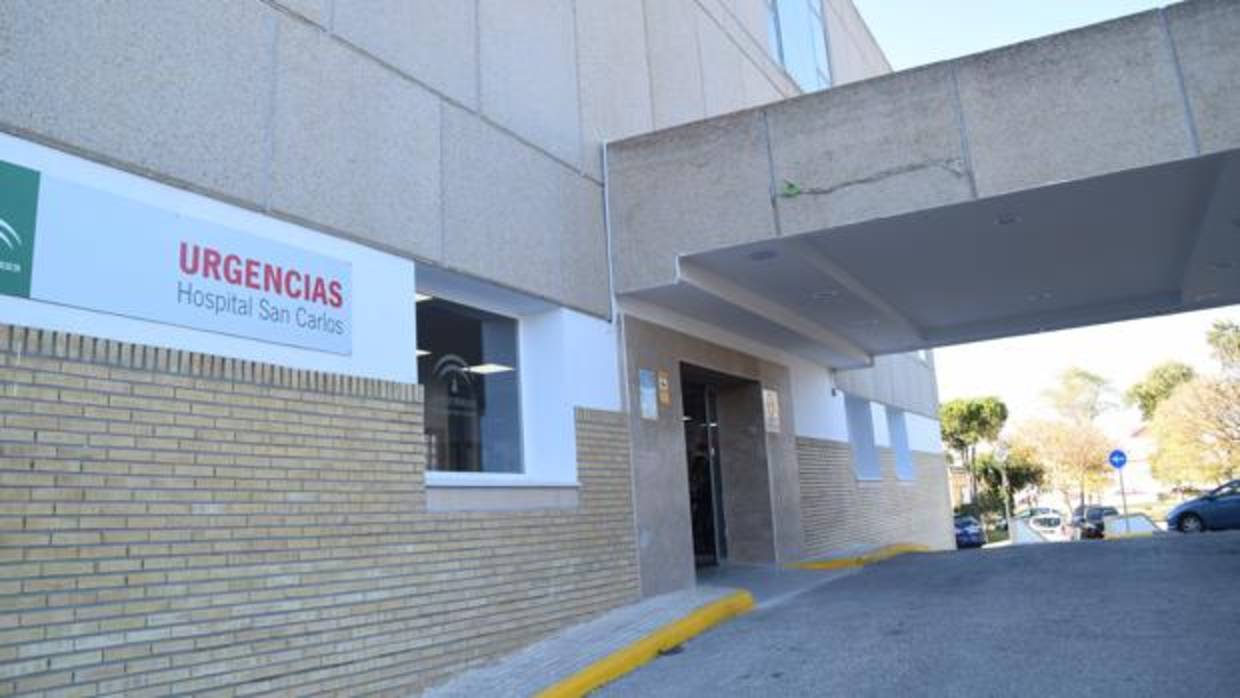 El hospital de San Carlos se queda tres horas sin agua