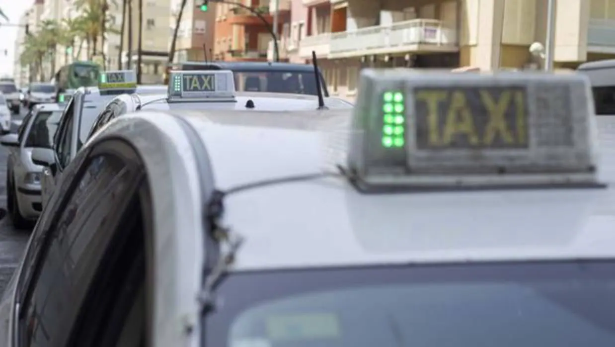 El precio del kilómetro en taxi durante el día es de 0,70 euros.