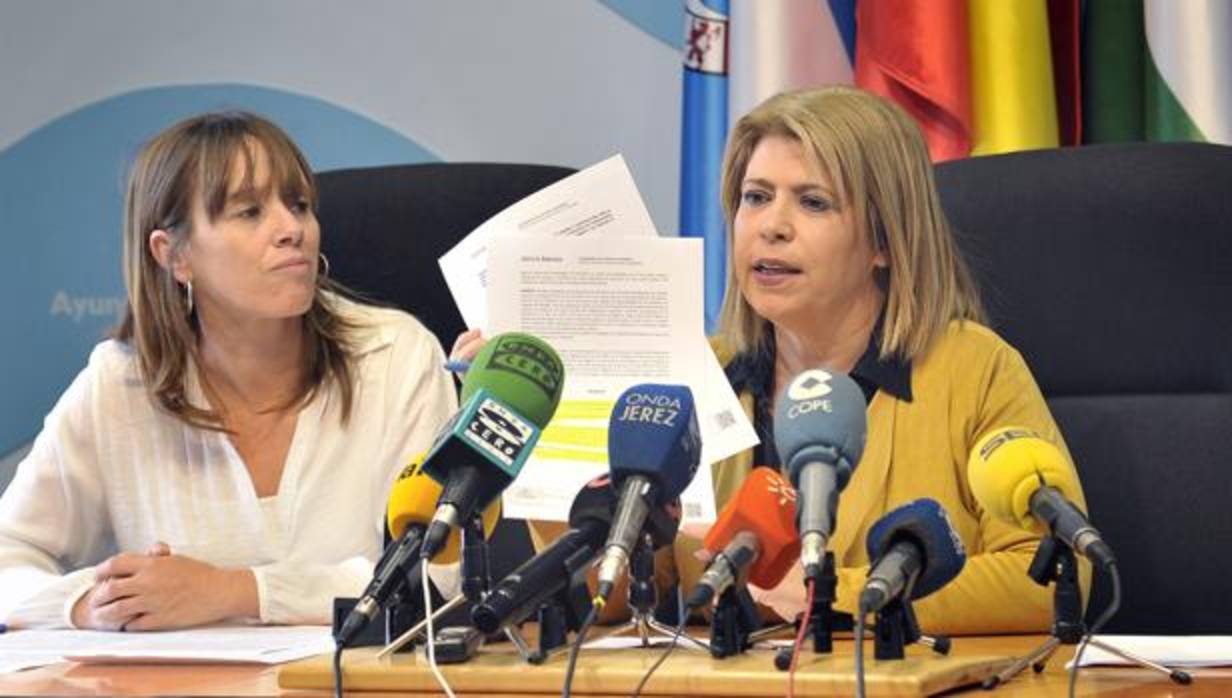 La alcaldesa Mamen Sánchez informó de diversos asuntos de actualidad. :: L. V.