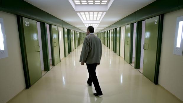 Un año de prisión a un recluso de la cárcel de Morón por agredir con un abridor de latas a otro