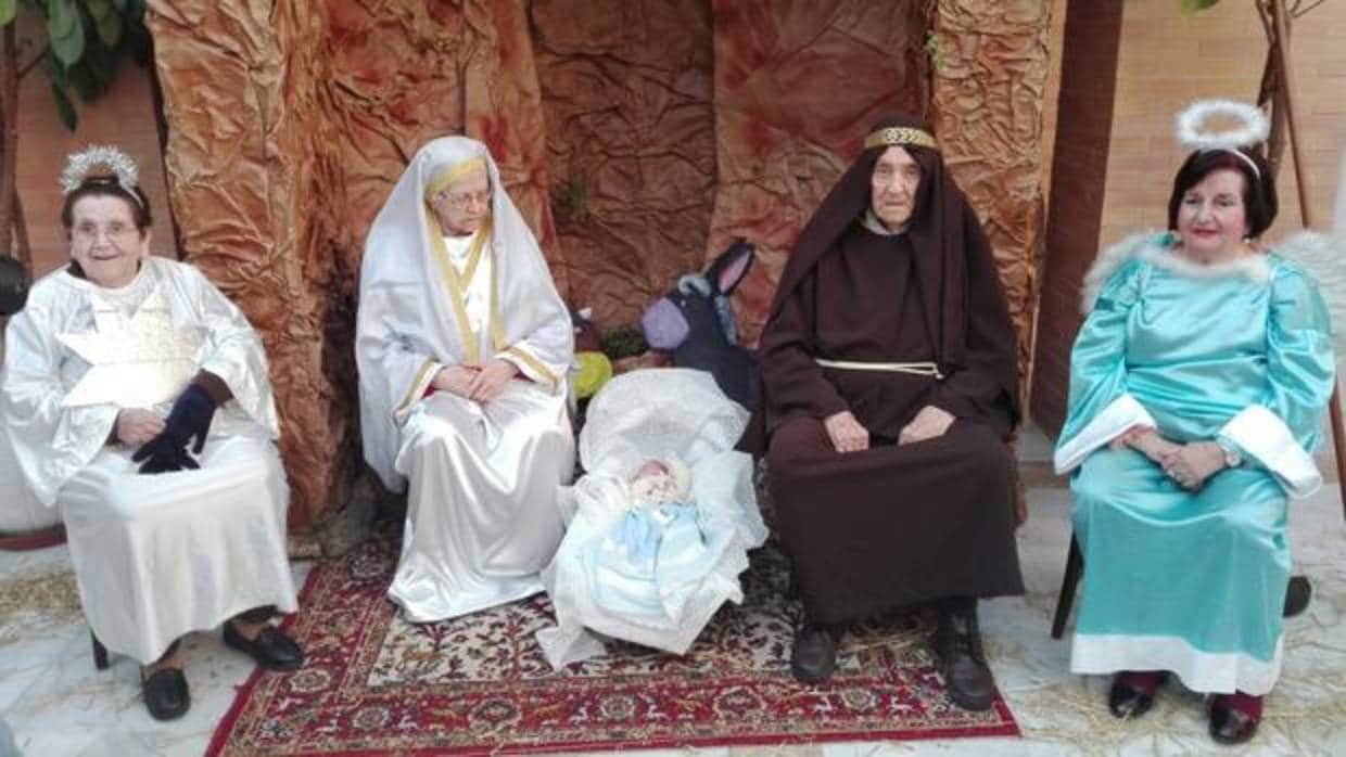 Una imagen entrañable de dos ángeles custodiando a la Virgen María, San José y el Niño Jesús