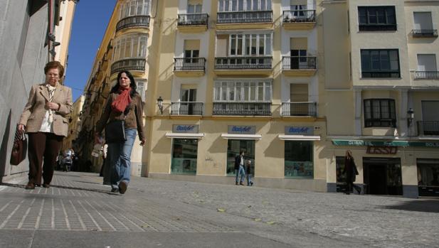 La plaza del Palillero recupera la parada de taxis, aunque solo para dos vehículos