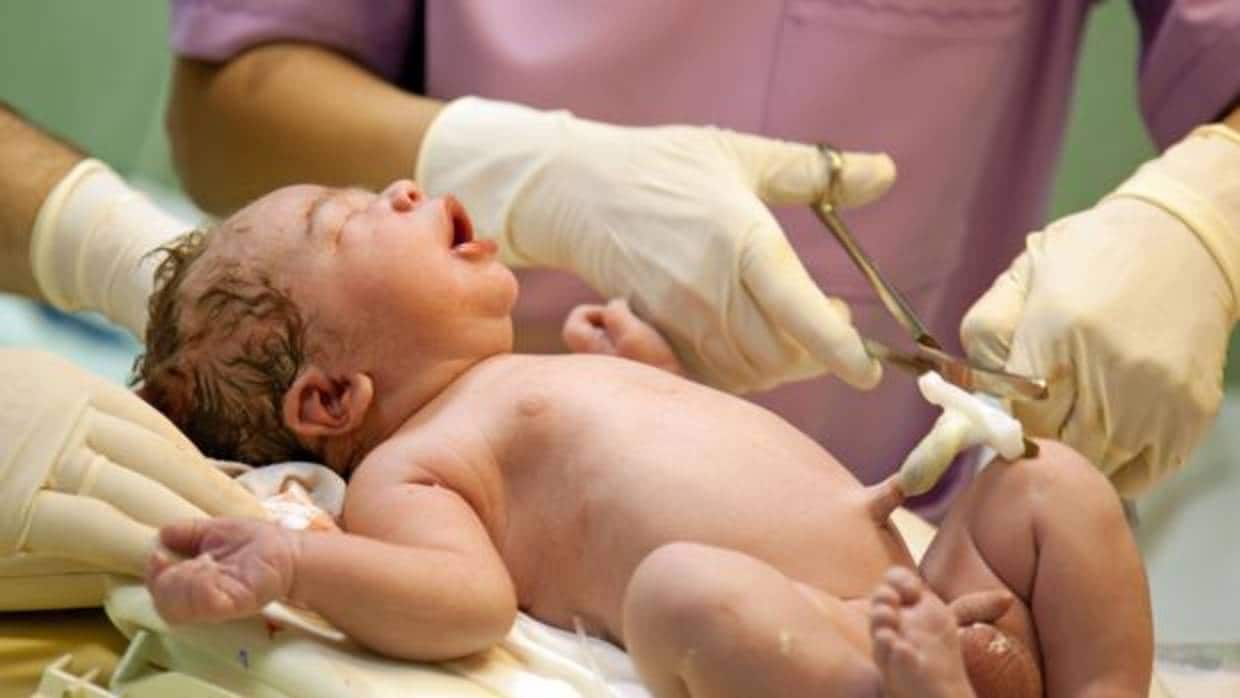 Imagen de un recién nacido en uno de los hospitales de la provincia de Cádiz.