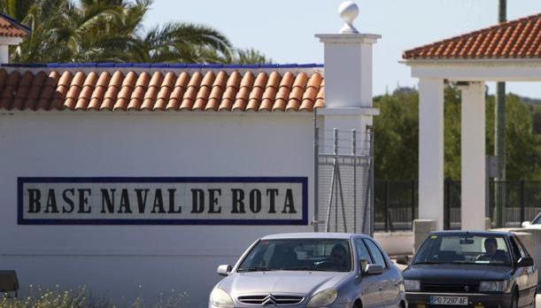 La Junta pide a Cospedal que «dé la cara» en el conflicto de la Base de Rota