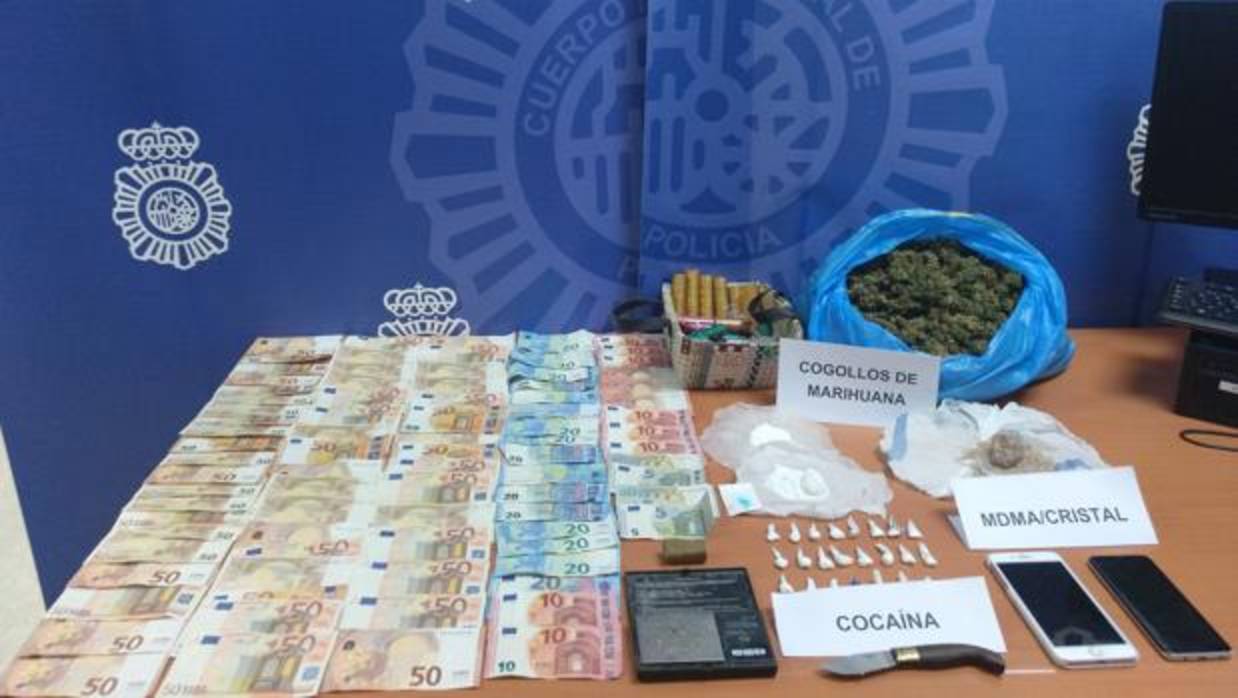 Droga y dinero intervenido durante la operación