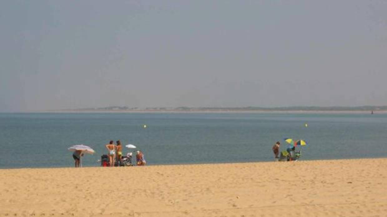 Hallan el cuerpo sin vida de un varón flotando en el mar a ocho millas de Sanlúcar de Barrameda