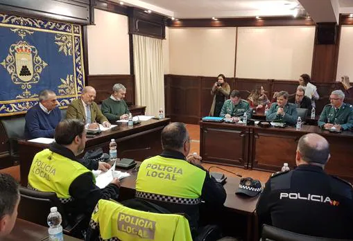 Reunión en el Ayuntamiento de Pedrera de la junta local de seguridad