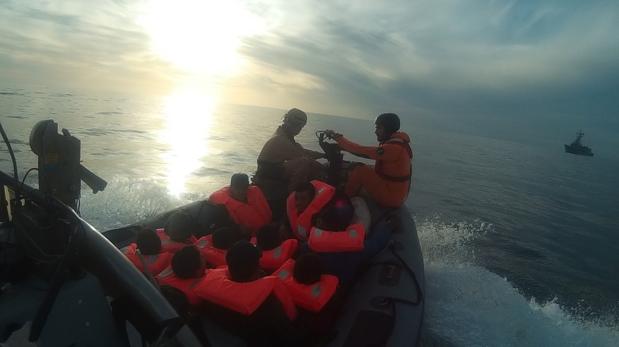 La fragata 'Santa María' participa en el rescate de 277 migrantes en el Mediterráneo