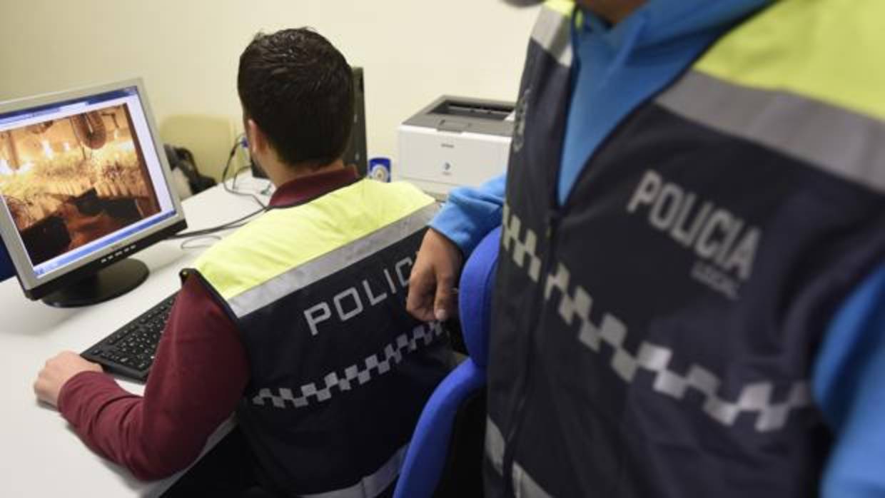 La Policía Nacional ha detenido a un varón que vendía marihuana a menores en Morón