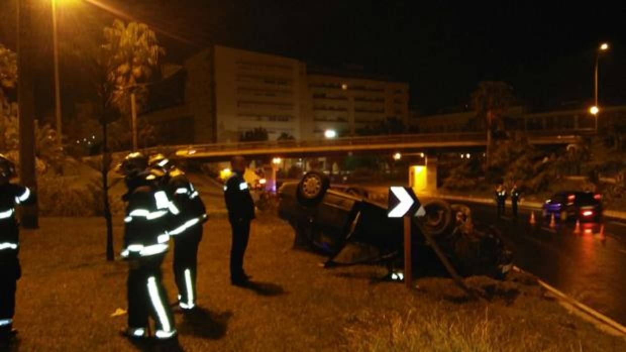 Vuelca un coche a la entrada de Cádiz por Cortadura