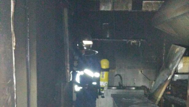 Sofocado un incendio en la cocina de un restaurante de la Ribera del Marisco en El Puerto