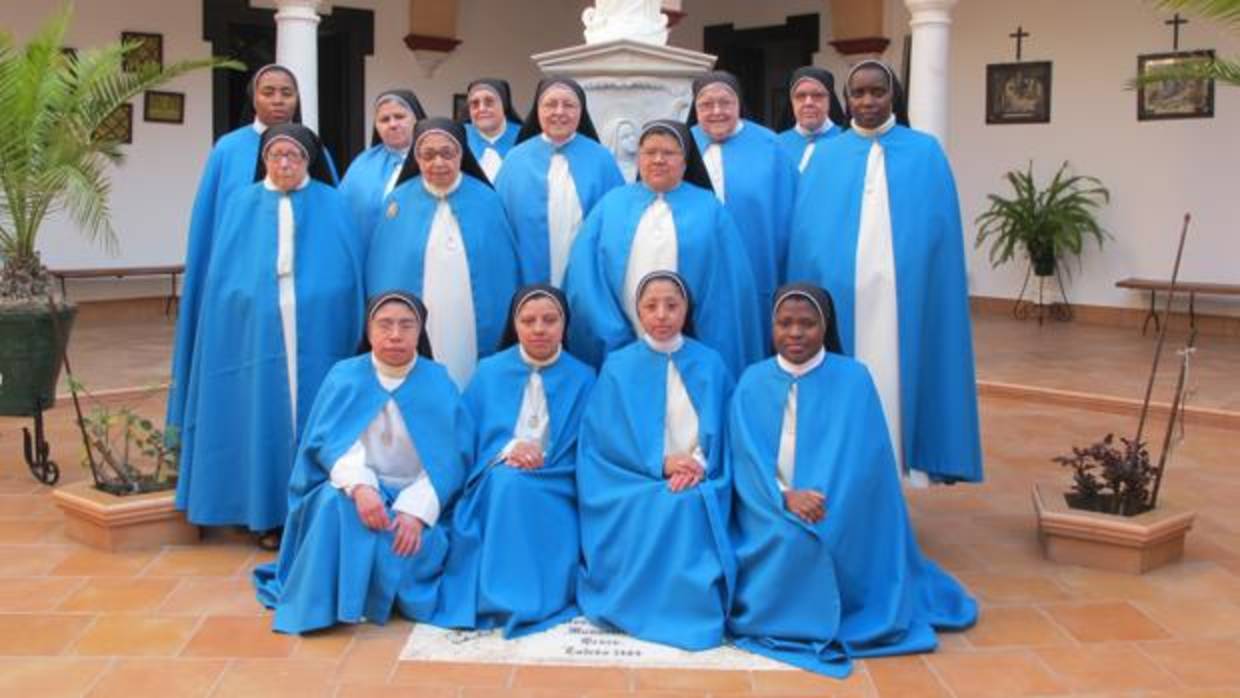 Madres concepcionistas franciscanas de diferentes nacionalidades conviven en el veterano convento lebrijano