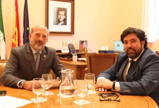 Reunión del alcalde con el subdelegado del Gobierno en Sevilla