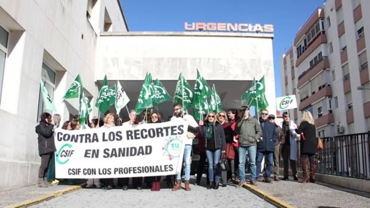 Protesta por el «colapso» de Urgencias, tras el estreno de la UCI