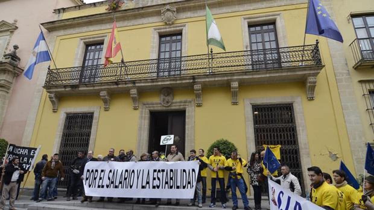 Jerez inicia el proceso para que los funcionarios sean mayoría en el Ayuntamiento