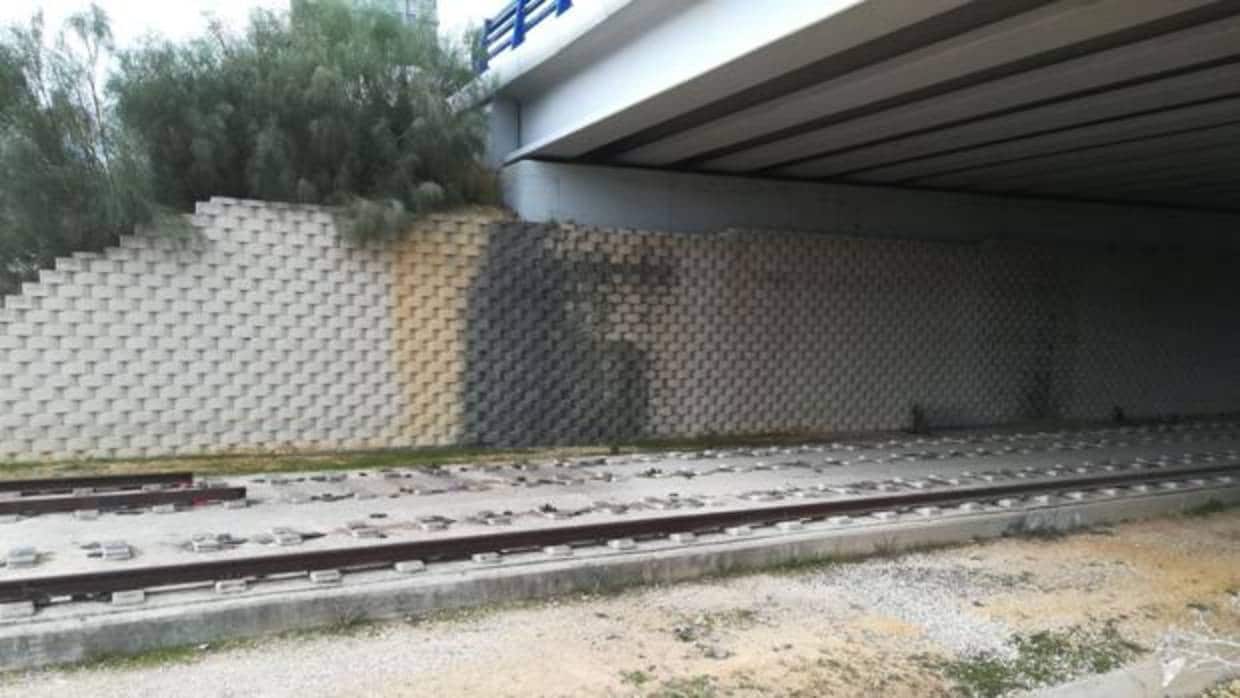 La Junta denuncia ante la Policía el robo de los 400 metros de carril del tranvía de Alcalá