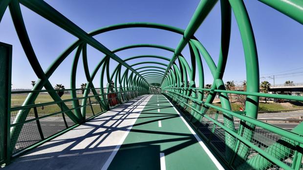 Así es la nueva pasarela ciclopeatonal