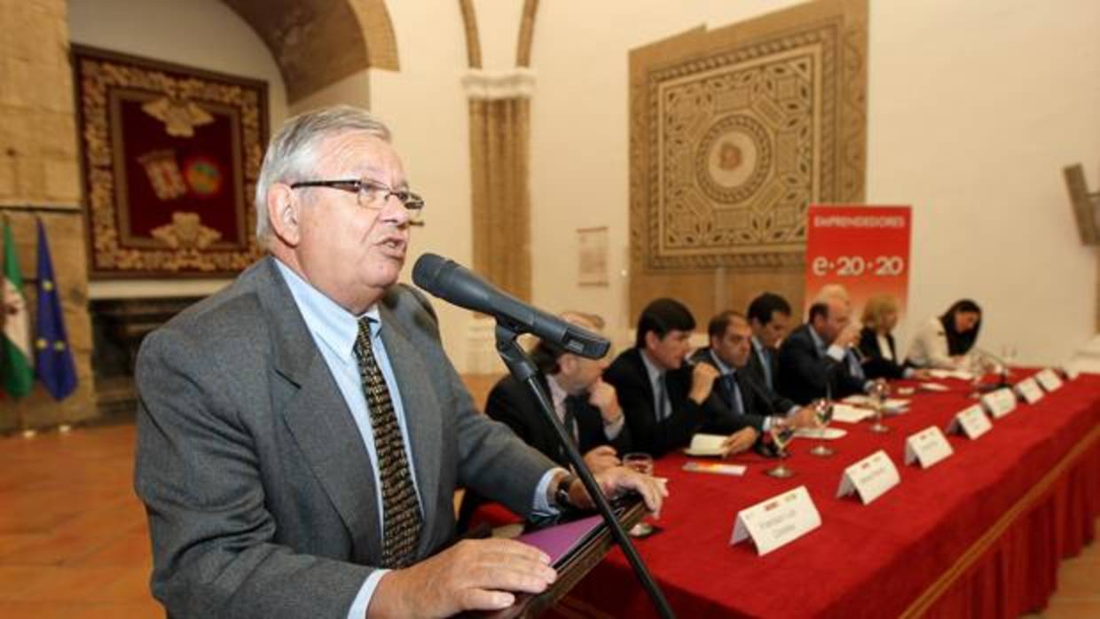 El periodista Fernando Jáuregui participa mañana jueves en Tomares en el foro «España a debate»