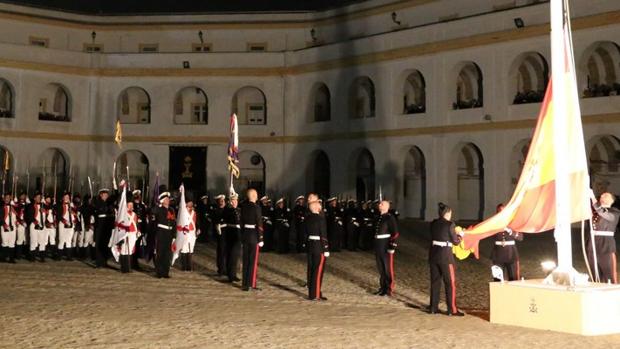 Arriado Solemne de Bandera en el Tercio de Armada de San Fernando