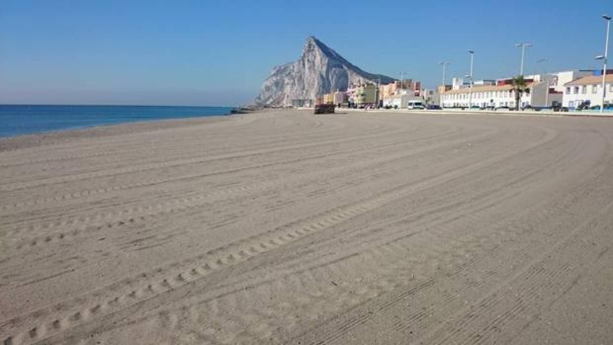 Encuentran un cadáver en la playa de Levante de La Línea