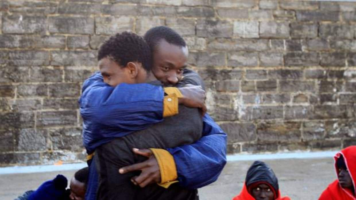Migrantes subsaharianos en una llegada hace unos meses a Tarifa