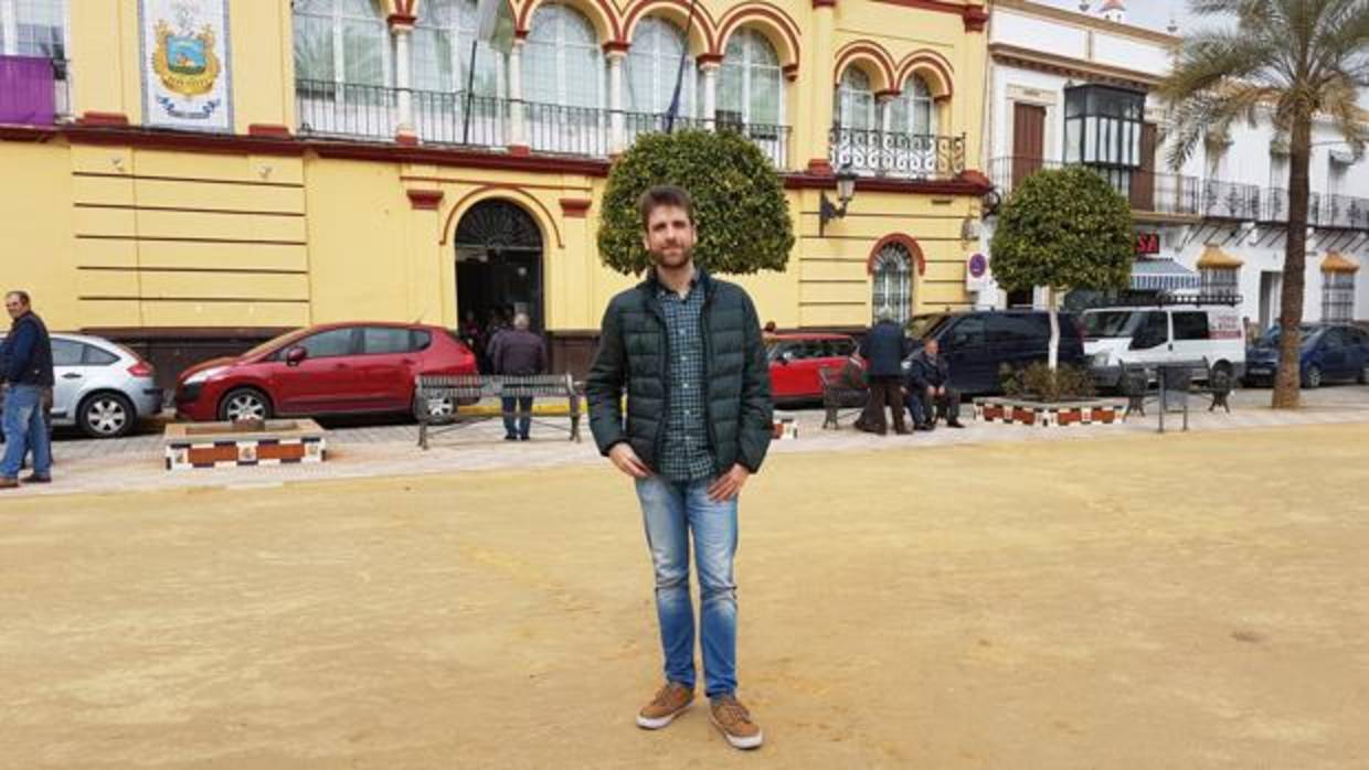 Adrián Rodríguez, en la plaza de La Corredera de Arahal