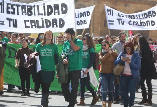 Los interinos exigen estabilidad en el profesorado con una marcha Cádiz
