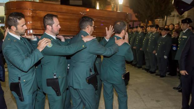 Abierta la capilla ardiente del guardia civil, Diego Díaz, para dar el último adiós