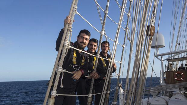 A 50 metros sobre el Juan Sebastián de Elcano