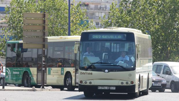 Servicios mínimos del 40% para los autobuses metropolitanos que se desplacen a Sevilla por Feria