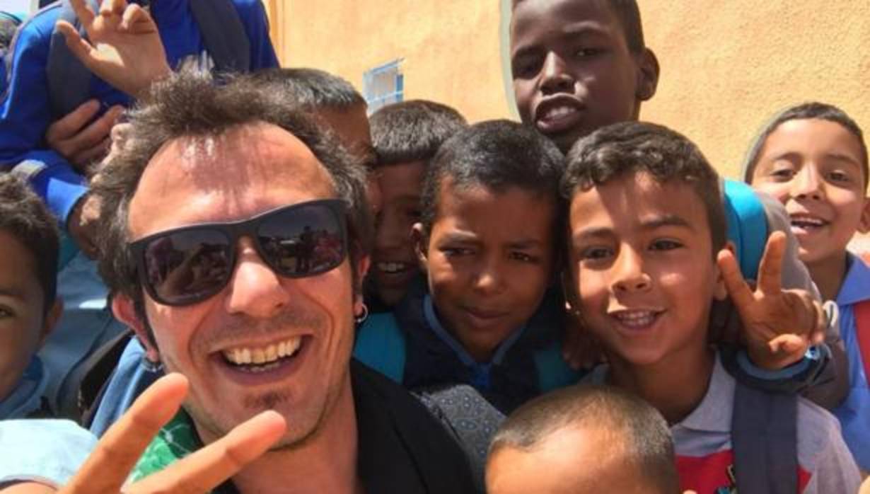 José María González, en uno de los campamentos saharauis que está visitando esta semana. ::